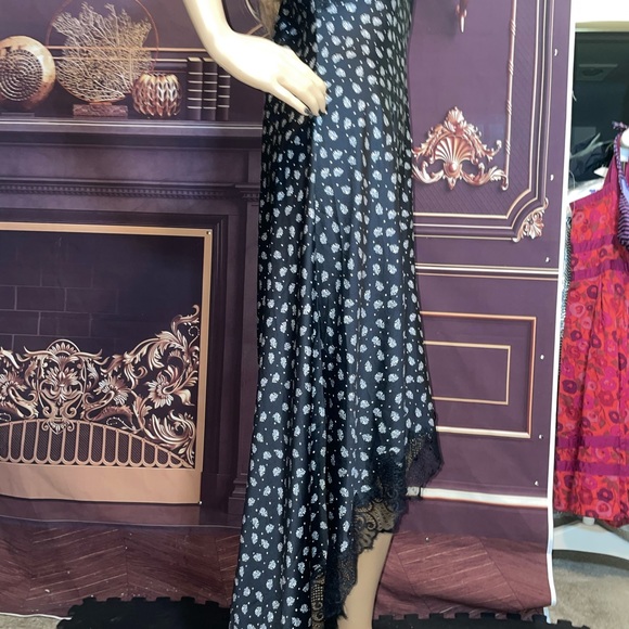 NWT Guess Black Floral High Low Slip Dress Size Large - Picture 5 of 16
